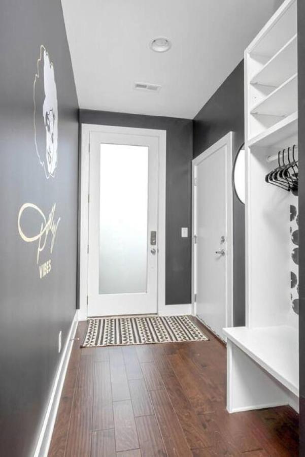 Big New And Modern With Skyline View Mural And Ping Pong Nashville Esterno foto