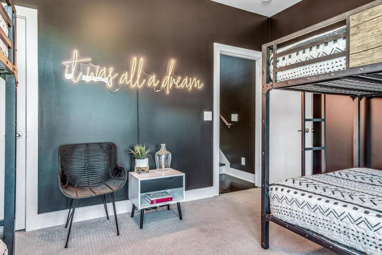 Big New And Modern With Skyline View Mural And Ping Pong Nashville Esterno foto