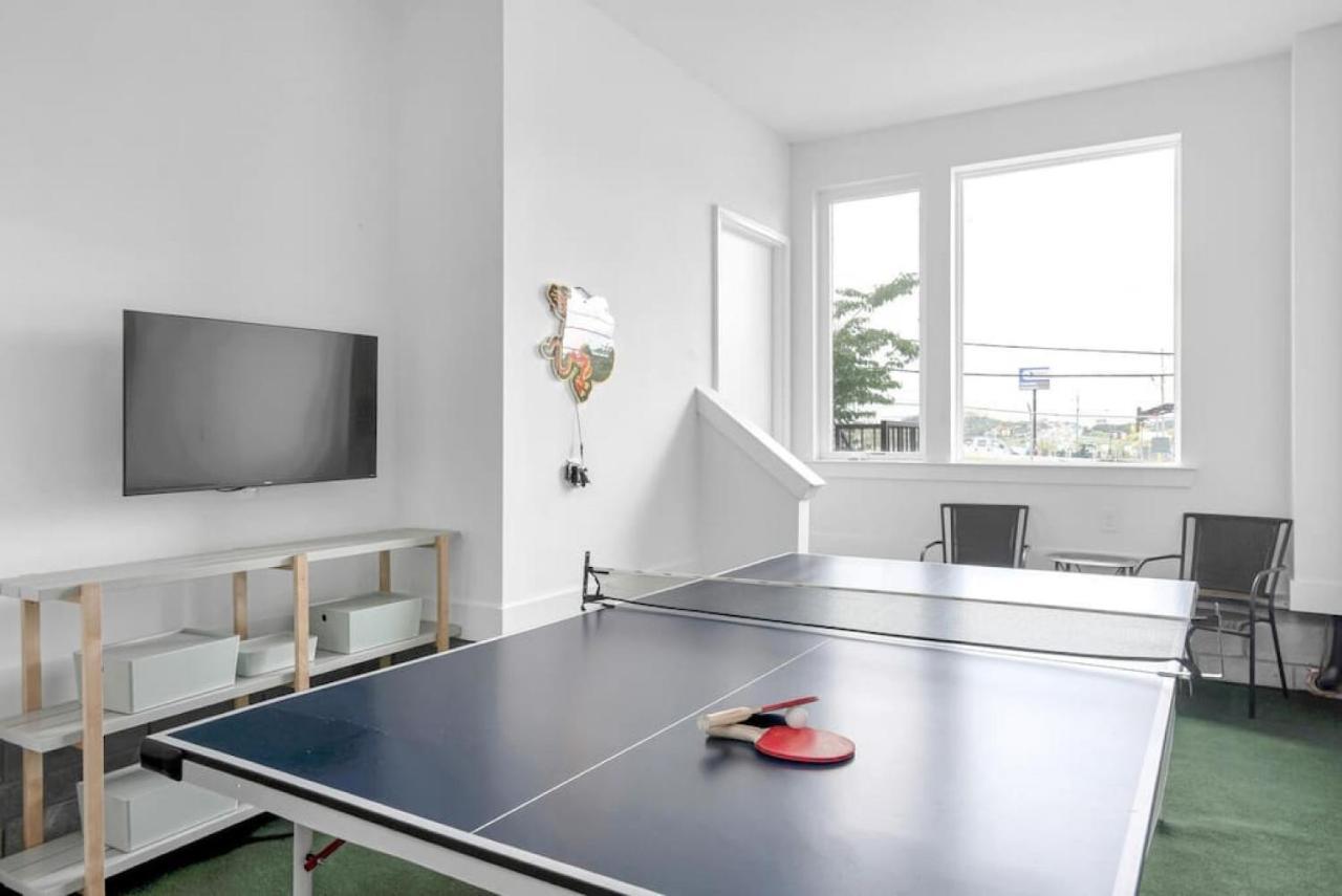 Big New And Modern With Skyline View Mural And Ping Pong Nashville Esterno foto