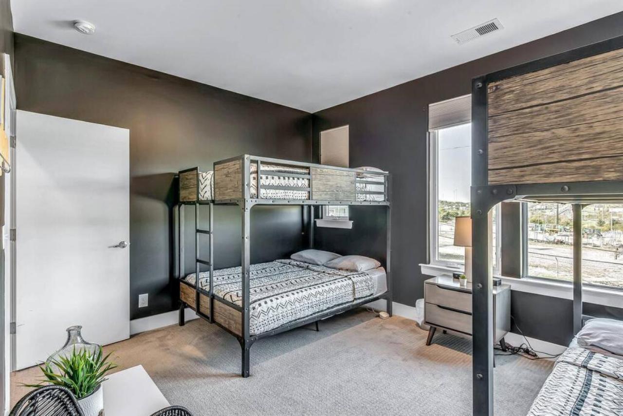 Big New And Modern With Skyline View Mural And Ping Pong Nashville Esterno foto