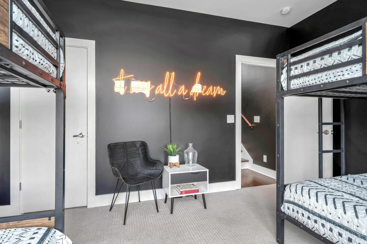 Big New And Modern With Skyline View Mural And Ping Pong Nashville Esterno foto